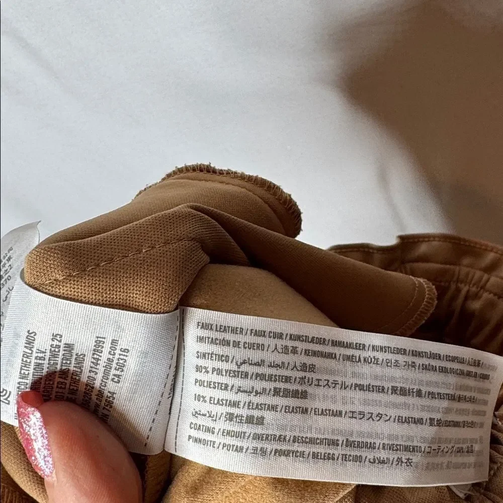 Abercrombie & Fitch Tan Faux Leather Pull On Paper-Bag Waist Joggers. Size Sm.